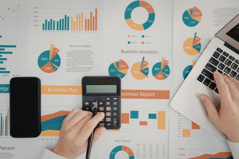 Bên cạnh các chỉ số tài chính, nhiều yếu tố phi tài chính cũng ảnh hưởng lớn đến hiệu quả kinh doanh của doanh nghiệp.